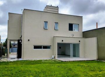 Casa de 4 ambientes, Rodeo de la Cruz · Casa en Venta C/ Cochera en Rodeo de La Cruz