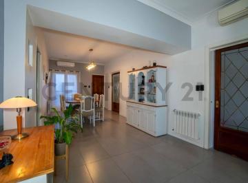 Casa · 129m² · 2 Dormitorios · 1 Cochera · Casa en Venta La Plata
