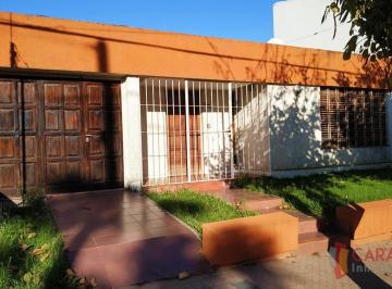 Casa · 171m² · 5 Ambientes · 1 Cochera · Lomas de San Martin – Casa de 4 Dor 4 Baños Hermoso Entorno