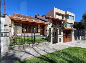 Casa · 200m² · 5 Ambientes · 2 Cocheras · ¡Excelente Chalet en Olivos!
