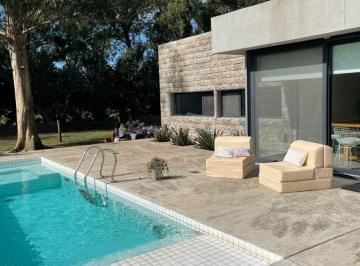 Casa de 4 ambientes, Mar del Plata · En Venta Casa de 4 Ambientes con Parque y Piscina. Acantilados.