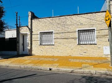 Casa · 121m² · 3 Ambientes · Venta Casa con Jardín en Beccar – Apta Crédito