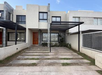 Casa · 130m² · 5 Ambientes · 1 Cochera · Duplex Nuevo 3 Dorm., Cochera, Patio en Jardines del Valle