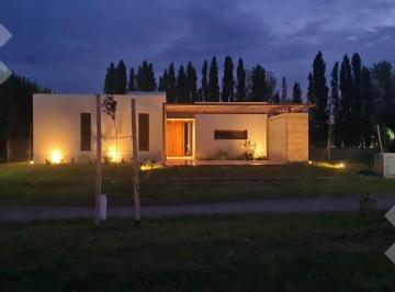 Casa · 190m² · 5 Ambientes · 2 Cocheras · Casa en Sauces del Limay