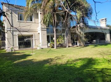Casa · 375m² · 3 Dormitorios · 3 Cocheras · Hb Bienes Raices Vende Casa en San Carlos
