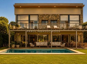 Foto1 · Exclusiva Casa en Venta, 4 Dorm.