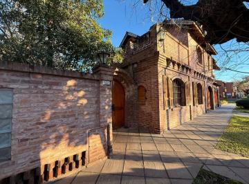 Casa · 311m² · 5 Ambientes · 1 Cochera · Venta de Casa 5 Ambientes - Ituzaingo