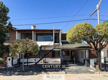 Casa · 270m² · 8 Ambientes · 1 Cochera · Casa 3 Dorm + Dpto 3 Dorm en Venta - con Escritura
