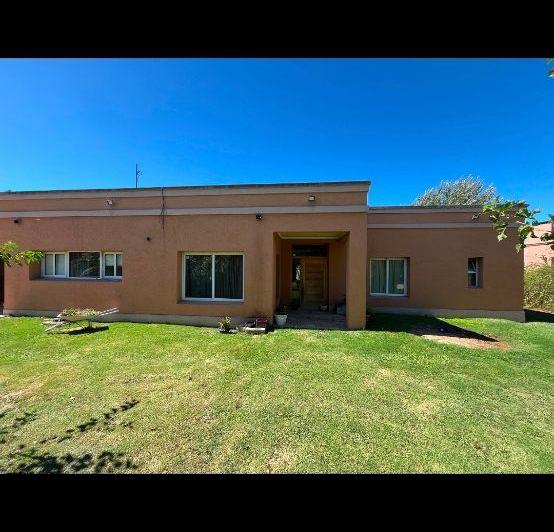 Quinta vacacional · 430m² · 8 Ambientes · 1 Cochera