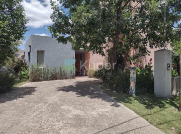 Casa · 252m² · 6 Ambientes · Casa a La Venta. Apto Crédito, de 6 Ambientes. altos del Barranco, Pilar, G. B. a. Zona Norte