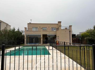 Casa · 160m² · 6 Ambientes · 2 Cocheras · Casa en Venta Y/o Alquiler, en Barrio Cerrado, Pileta. 3 Dorm.. Galeria. Escobar