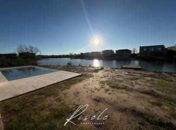 Casa · 270m² · 5 Ambientes · 2 Cocheras · Casa en Venta con Lote a La Laguna. 3 Dorm., Pileta. Barrio Cerrado, Escobar
