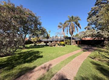Casa · 420m² · 5 Ambientes · 2 Cocheras · Venta de Casa Quinta Residencial - Barrio Villa Los Alamos - Rafaela