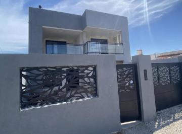 Casa · 282m² · 8 Ambientes · Casa en Venta - 4 Dorm. 3 Baños - 358 m - Miramar