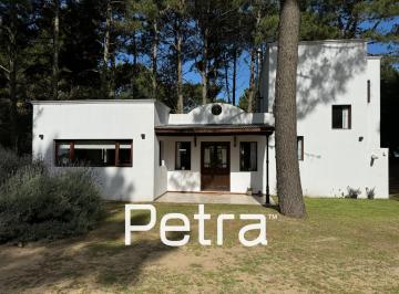Casa · 144m² · 5 Ambientes · Casa en Venta en Costa Esmeralda - Gas Natural y Losa Radiante