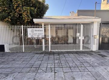 Casa · 95m² · 2 Ambientes · 1 Cochera · Casa de 2 Ambintes con Jardin, Pileta y Lugar de Guardado