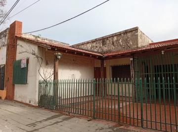 Casa de 6 ambientes, Esquina · Casa Grande en Zona Centro