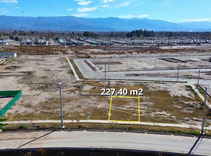 Terreno · 227m²