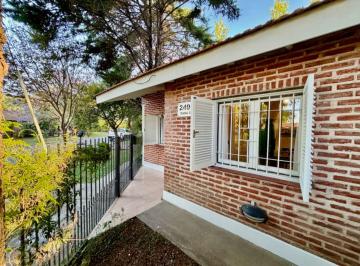 Casa de 5 ambientes Venta USD 139.000 · Oportunidad! Casa 4 Dor 3 Ba Amplio Lote Todos Los Servicios!