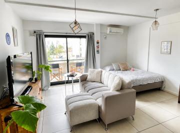 Amplio ambiente con excelente luminosidad natural · Monoambiente 37 m² con Balcón Al Frente | Luminoso | Ideal Inversión y Renta