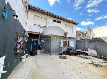 Casa · 215m² · 6 Ambientes · Se Vende Casa, Ideal Multi Familiar (A Remodelar)