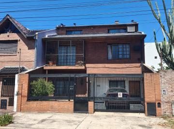 Casa · 220m² · 6 Ambientes · 1 Cochera · Casa 6 Amb. C/ Dependencias en San Andrés