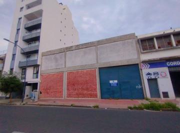 Bodega-Galpón · 405m² · Alquiler Galpón en B°alberdi a m de Plaza de La Musica