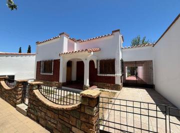 Casa · 181m² · 5 Ambientes · 3 Cocheras · Venta Hermosa Casa con Terreno de 600 m², Maipú