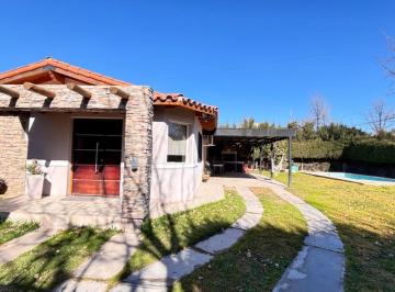 Casa · 206m² · 6 Ambientes · 2 Cocheras · Venta Casa Barrio Privado Los Cerezos, Maipú