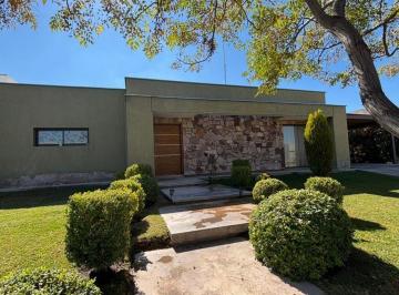 Casa · 271m² · 5 Ambientes · 2 Cocheras · Gran Casa de Categoría en Venta Bº Liceo Etapa 2/3