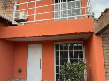 Casa · 80m² · 3 Ambientes · 1 Cochera · Alquiler Casa 2 Dorm. en Añelo