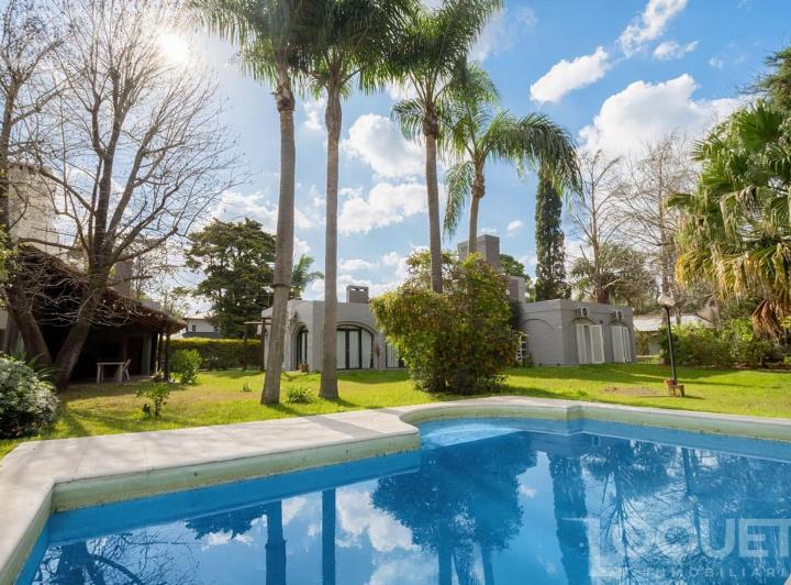 Casa · 264m² · 6 Ambientes · 3 Cocheras