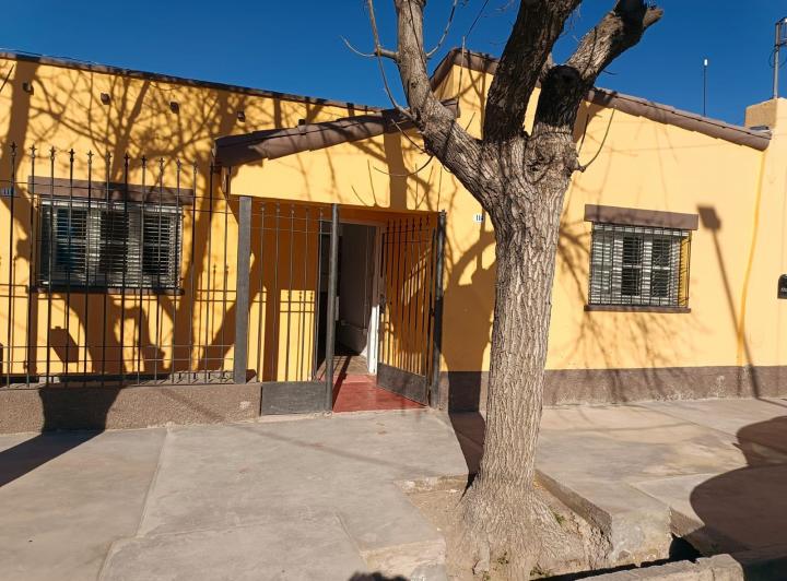 Casa · 130m² · 8 Ambientes · 2 Cocheras