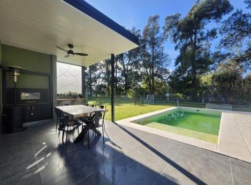Casa · 155m² · 4 Ambientes · 1 Cochera · Casa en Brisanova 3 Dorm. Quincho y Pileta