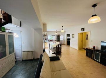 Casa · 207m² · 5 Ambientes · 1 Cochera · Casa 5 Ambientes y Monoambiente Venta Jose Marmol