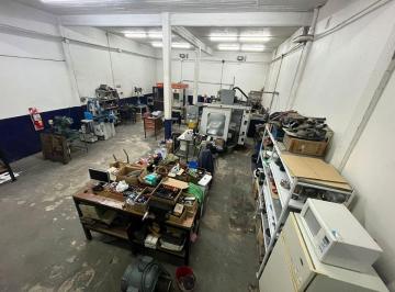 Bodega-Galpón · 150m² · Galpon en Venta en Valentin Alsina de 150 m²