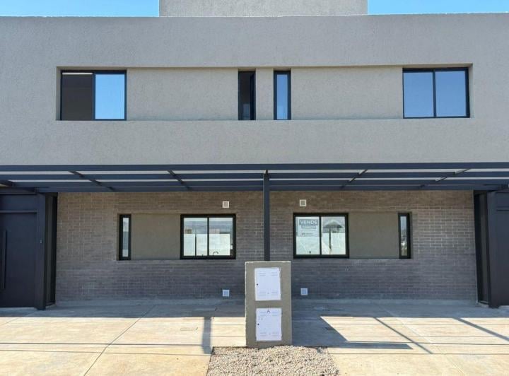 Casa · 130m² · 6 Ambientes · 2 Cocheras