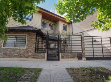 Casa · 285m² · 5 Ambientes · 1 Cochera · Venta Casa 5amb S. Lugares Patio - Parri - Cocher - Proom