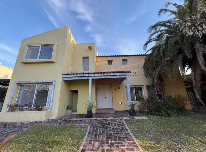 Casa · 190m² · 5 Ambientes · 3 Cocheras
