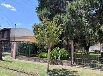 Casa · 60m² · 2 Ambientes · 2 Cocheras · Venta Casa Sobre Terreno de 368 m²