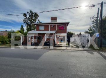 Casa · 75m² · 3 Ambientes · 1 Cochera · Alquiler Duplex 2 Dorm. C/cochera Plottier