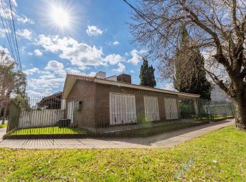 Casa · 293m² · 8 Ambientes · 1 Cochera · Casa en Venta - Barrio Guadalupe