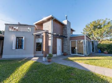 Casa · 180m² · 5 Ambientes · 1 Cochera · Casa Moderna en Portal del Leyes