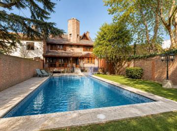 Casa · 400m² · 6 Ambientes · 4 Cocheras · Casa 6 Amb en Quilmes Centro con Piscina en Venta