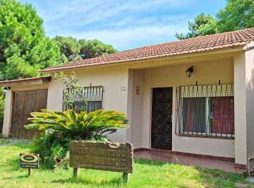 Casa · 120m² · 5 Ambientes · 1 Cochera · Casa 5 Ambientes en Venta Pinamar Gas Natural.