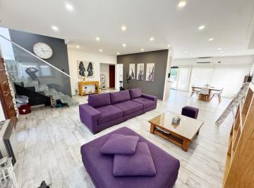 Casa · 280m² · 5 Ambientes · 6 Cocheras · Casa en Brisas de Adrogue