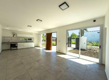 Casa · 91m² · 4 Ambientes · 1 Cochera · Casa en Venta City Bell. 3 Dorm., a Estrenar