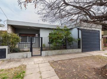 Casa · 120m² · 3 Ambientes · 1 Cochera · Casa en Venta 4 Amb + Dpto Hurlingham