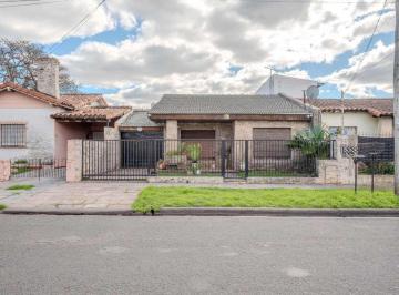Casa · 110m² · 3 Ambientes · 2 Cocheras · Venta Casa 3amb Hurlingham - Cochera - Parque