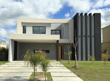 Casa · 250m² · 5 Ambientes · 5 Cocheras · Casa a Estrenar en Alquiler Chateau Pilar